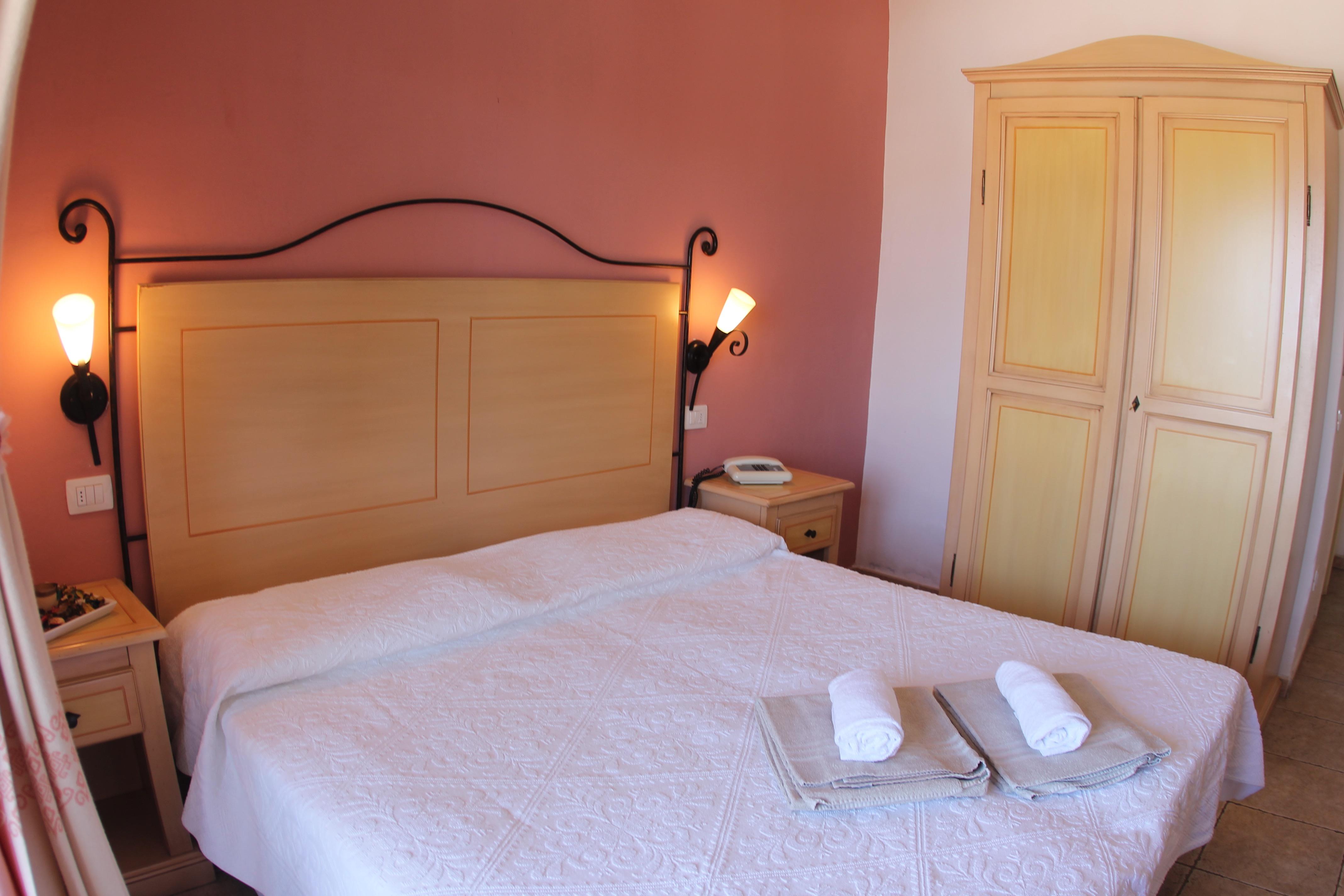 Hotel Li Graniti Baja Sardinia Extérieur photo