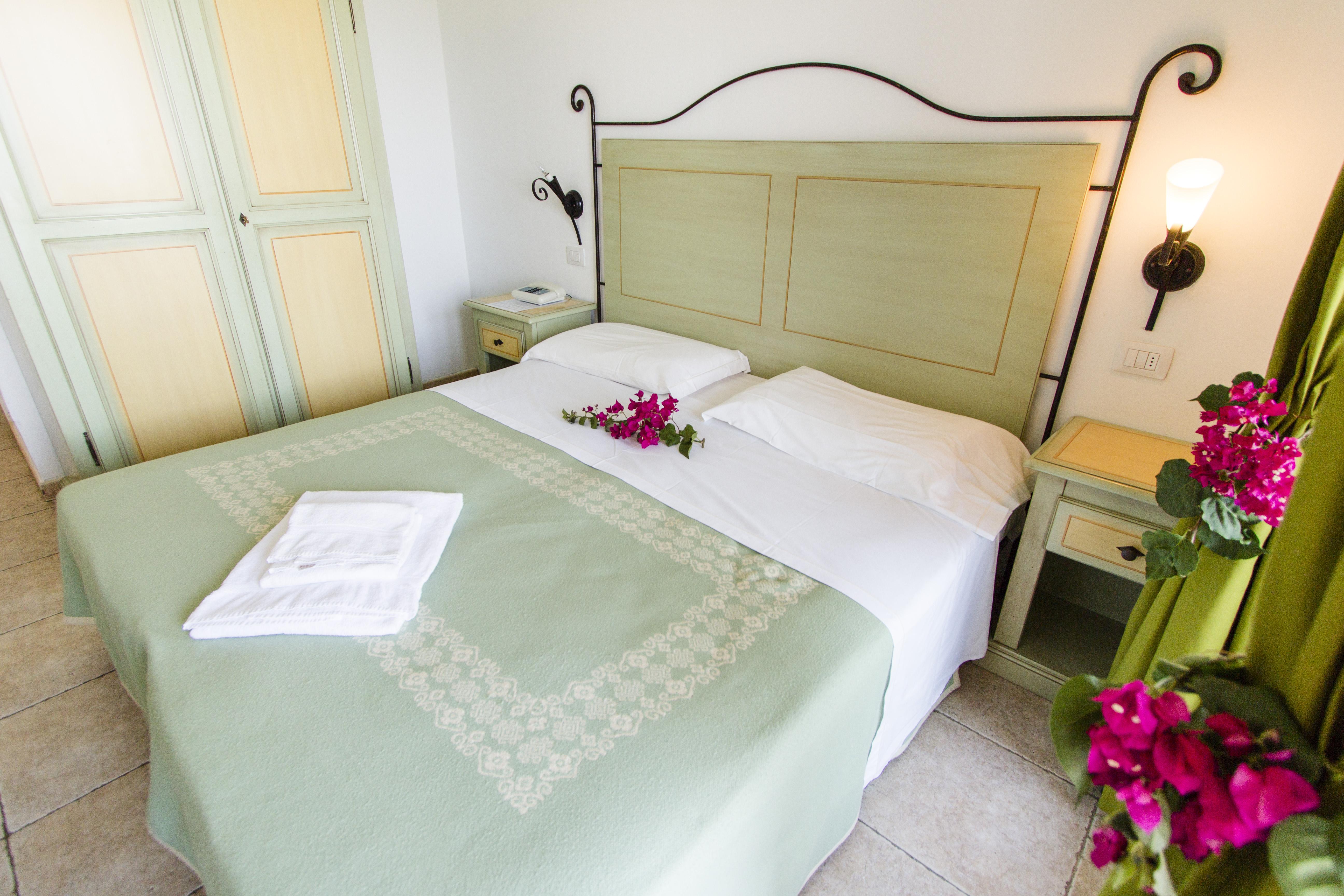 Hotel Li Graniti Baja Sardinia Extérieur photo