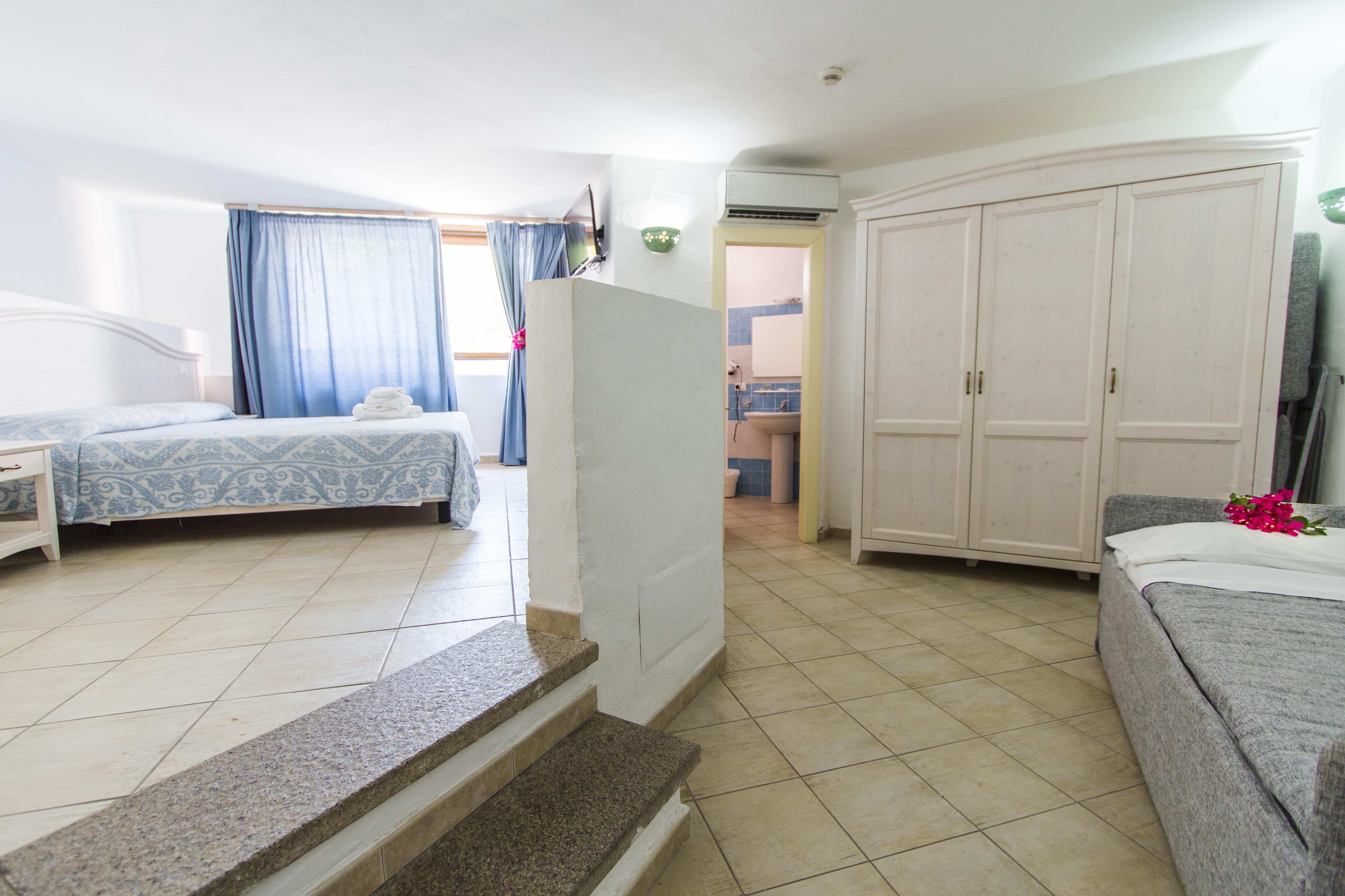 Hotel Li Graniti Baja Sardinia Extérieur photo