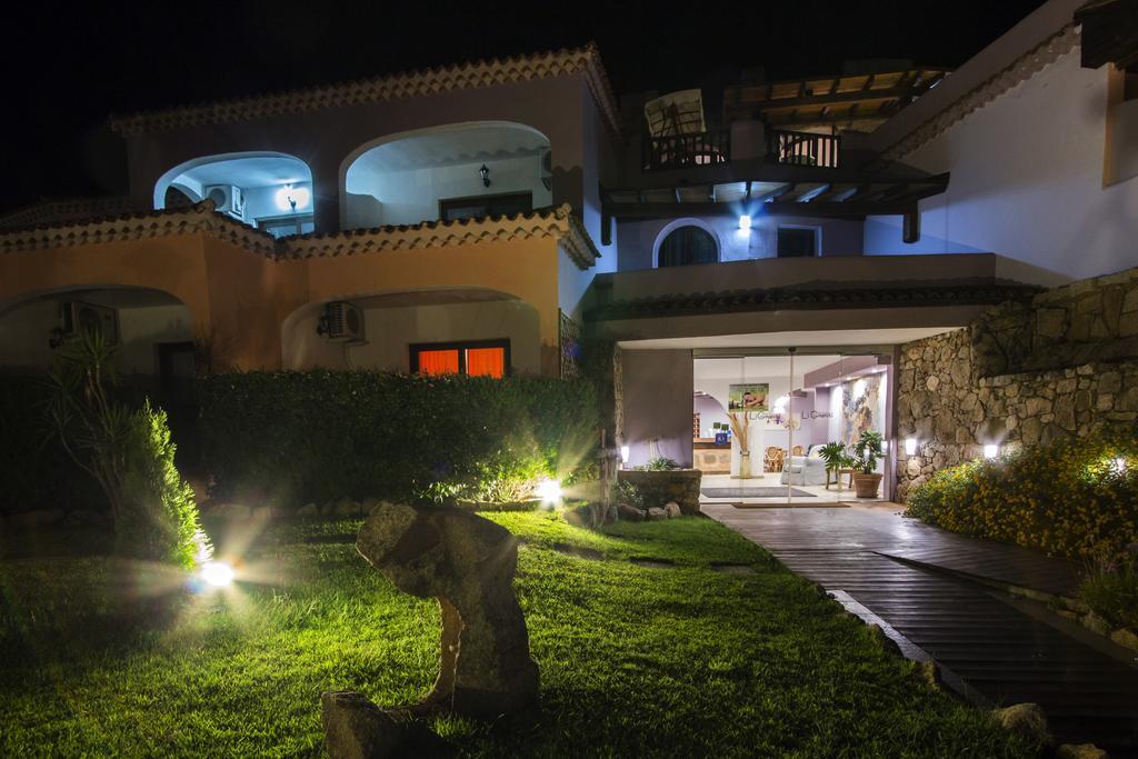 Hotel Li Graniti Baja Sardinia Extérieur photo