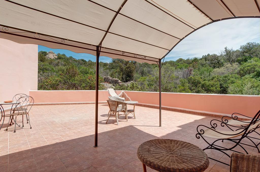 Hotel Li Graniti Baja Sardinia Extérieur photo