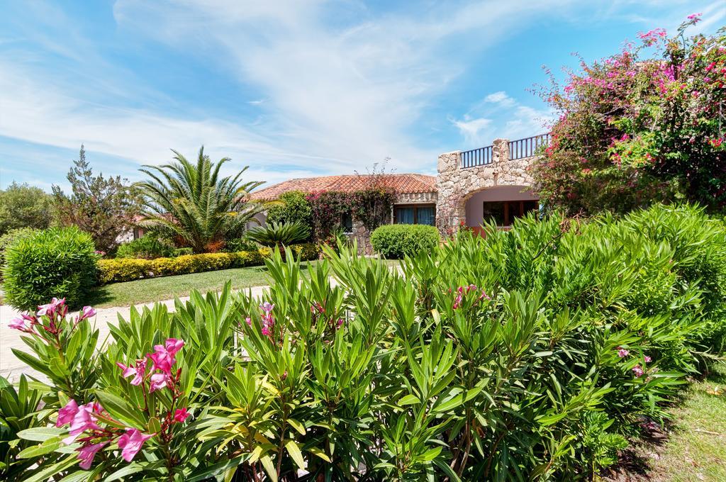 Hotel Li Graniti Baja Sardinia Extérieur photo