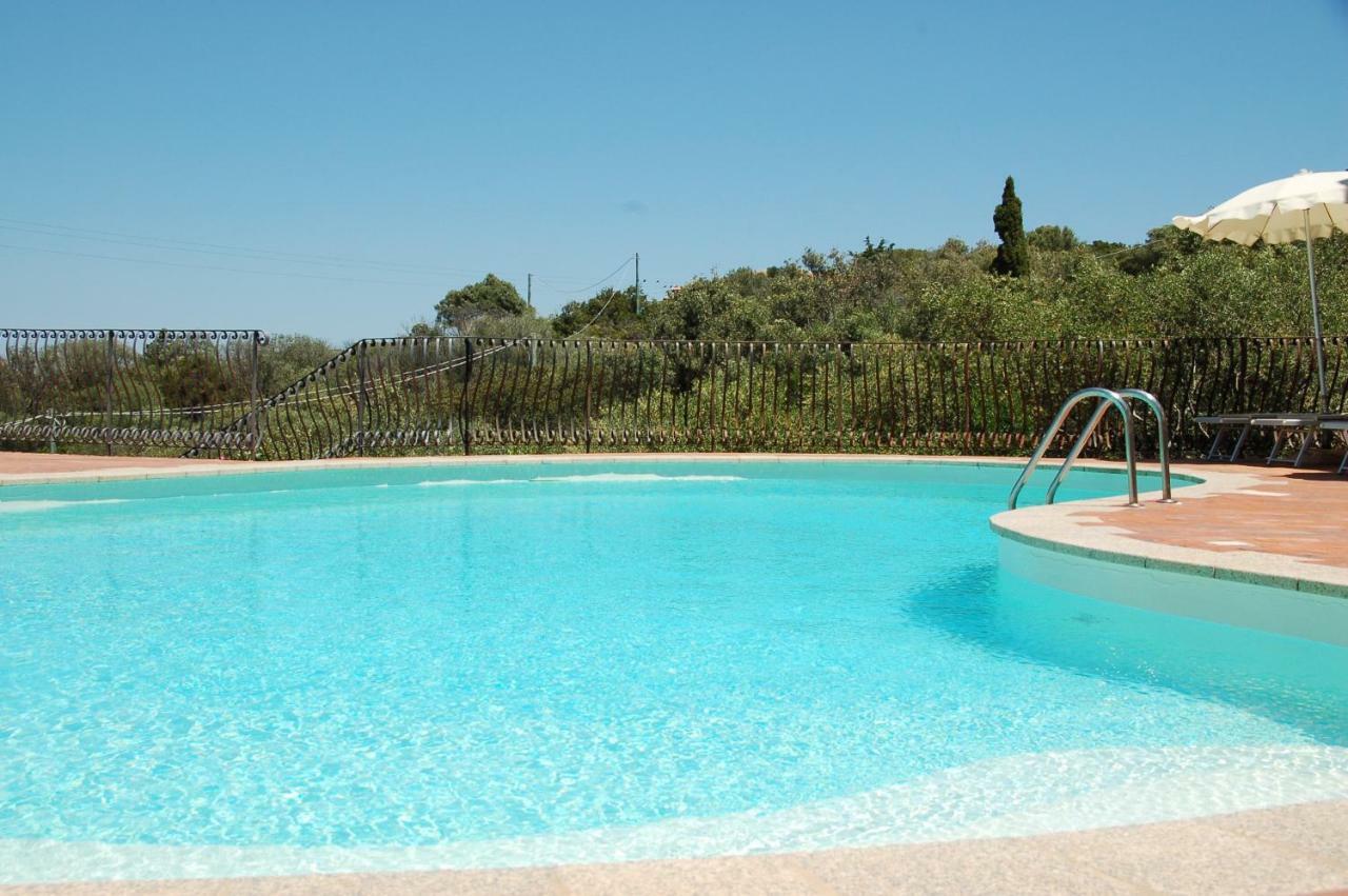 Hotel Li Graniti Baja Sardinia Extérieur photo