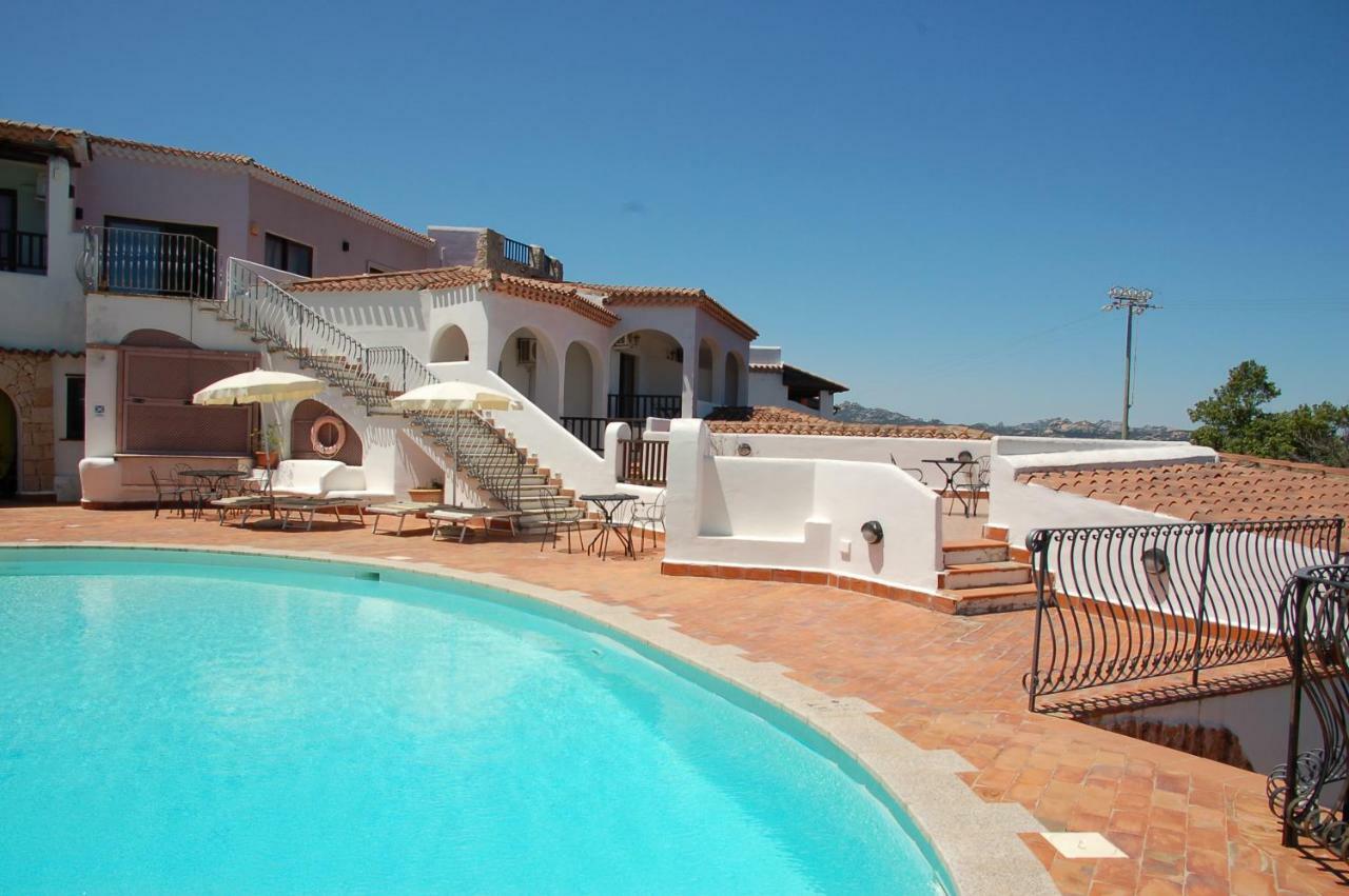 Hotel Li Graniti Baja Sardinia Extérieur photo